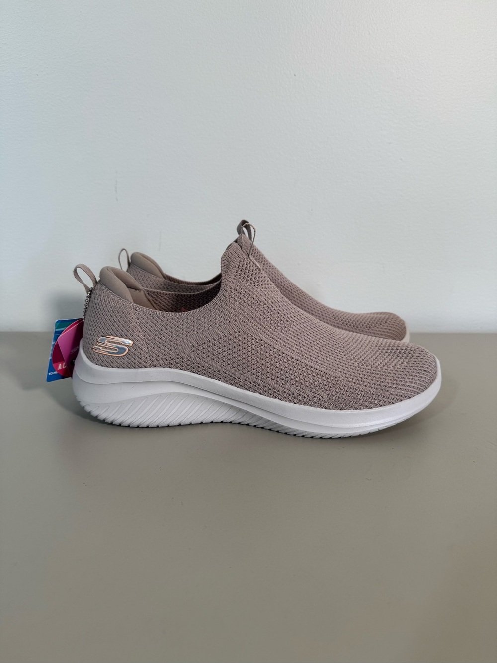 Skechers NWT Taupe Stretch Fit Air Cooled Memory Foam Ultra Flex Sneakers 9